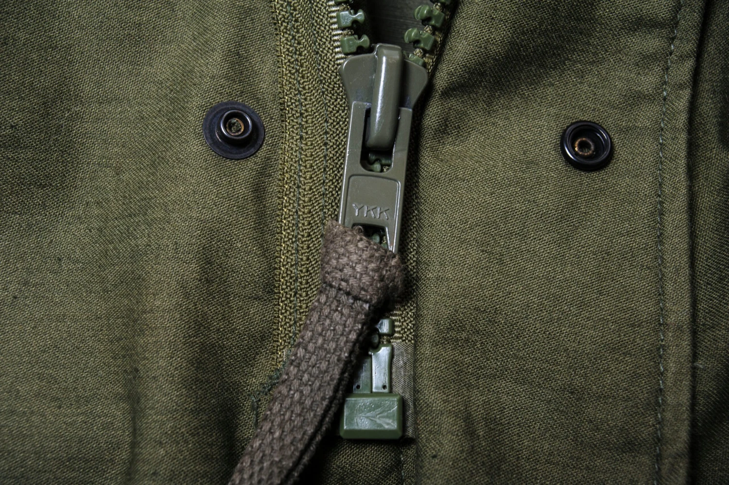 VINTAGE US ARMY M-1965 M65 FIELD JACKET 1986 SIZE MEDIUM REGULAR DEADSTOCK(Us Army M 1965 M65 1986 Field Jacket Gulf War Medium Regular Deadstock) 4 VINTAGE US ARMY M-1965 M65 FIELD JACKET 1986 SIZE MEDIUM REGULAR DEADSTOCK(Us Army M 1965 M65 1986 Field Jacket Gulf War Medium Regular Deadstock) - Image 4