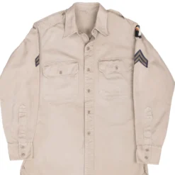 VINTAGE US ARMY 101ST AIRBORNE PATCHED KHAKI SHIRT 1952 SIZE LARGE(Vintage Us Army 101st Airborne Patched Khaki Shirt 1952 Size Large)