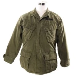 VINTAGE US ARMY TROPICAL COMBAT JACKET 5TH PATTERN 1969 VIETNAM WAR SIZE SMALL SHORT WITH PATCHES(Vintage Us Army Tropical Combat Jacket 5th Pattern 1969 Vietnam War Size Small Short With Patch)