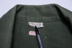 US ARMY UTILITY SHIRT P64 1960'S 15TH MILITARY POLICE BRIGADE SPECIALIST E4 PATCHED SIZE 15 1/2 X 35(Us Army 1970s Vietnam Shirt Utility 15th Military Police Brigade Patched) -Rare Gear USA Shop DSC 1037