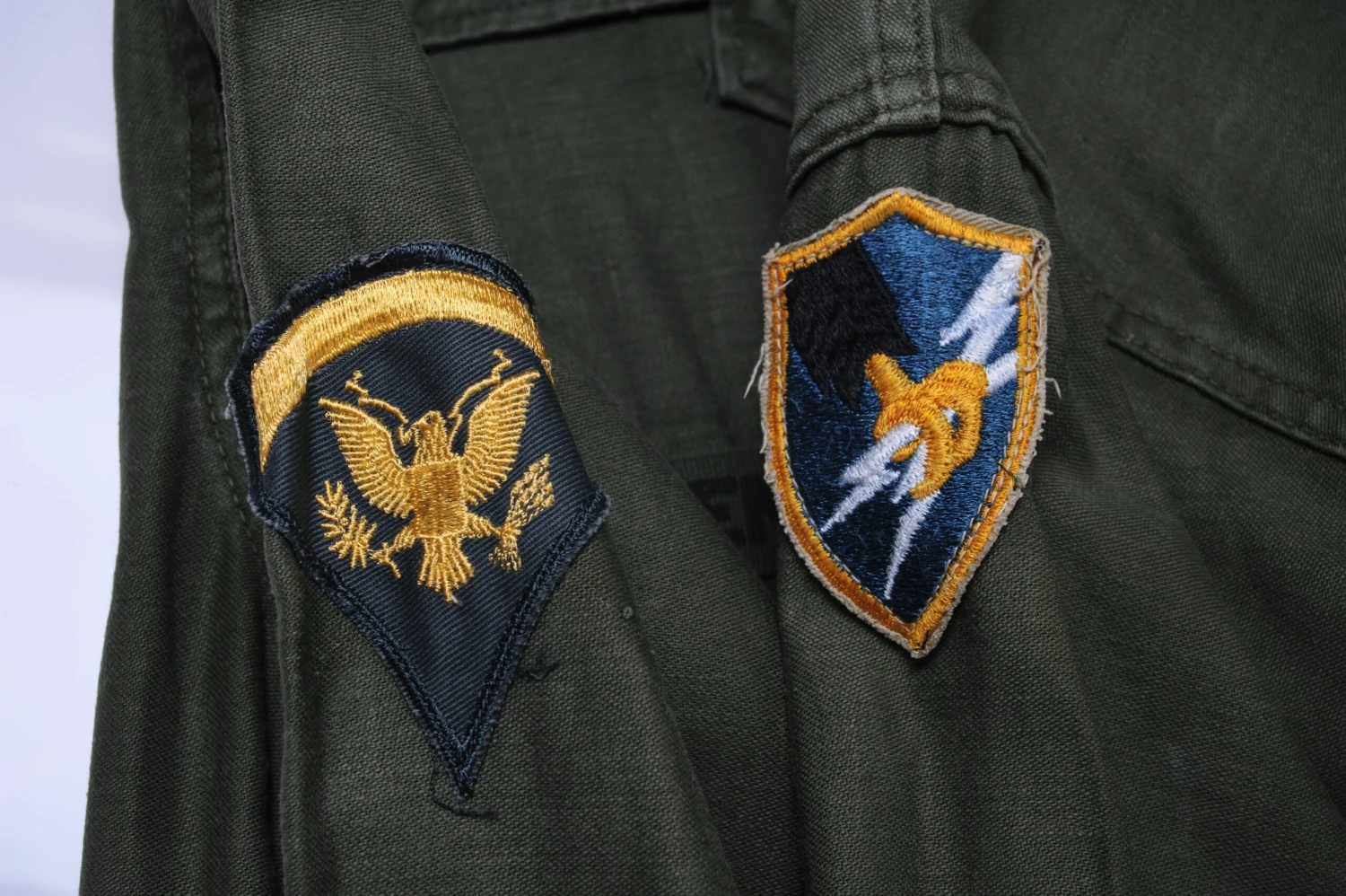 VINTAGE US ARMY UTILITY SHIRT P64 1960'S ASA AND SPECIALIST E5 PATCHS(Us Army 1960s Vietnam Shirt Utility Asa Security Agency Specialist Patched) 5 VINTAGE US ARMY UTILITY SHIRT P64 1960'S ASA AND SPECIALIST E5 PATCHS(Us Army 1960s Vietnam Shirt Utility Asa Security Agency Specialist Patched) - Image 5