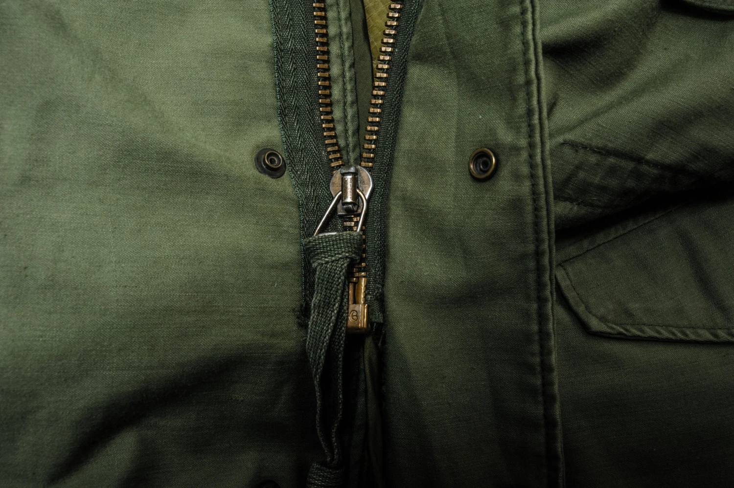 VINTAGE US ARMY M-1965 M65 FIELD JACKET WITH LINER 1974 VIETNAM WAR SIZE MEDIUM(Us Army M 1965 M65 1970s Field Jacket Vietnam War Medium With Liner) 4 VINTAGE US ARMY M-1965 M65 FIELD JACKET WITH LINER 1974 VIETNAM WAR SIZE MEDIUM(Us Army M 1965 M65 1970s Field Jacket Vietnam War Medium With Liner) - Image 4