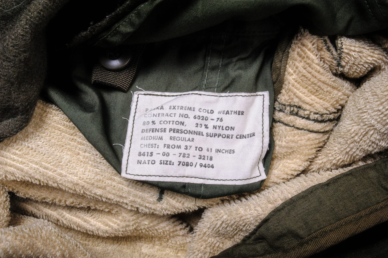 US ARMY FISHTAIL PARKA COMPLETE 1960'S MEDIUM REGULAR W LINER DEADSTOCK(Us Army 1960s Fishtail Parka Fur Medium Regular W Liner) 4 US ARMY FISHTAIL PARKA COMPLETE 1960'S MEDIUM REGULAR W LINER DEADSTOCK(Us Army 1960s Fishtail Parka Fur Medium Regular W Liner) - Image 4