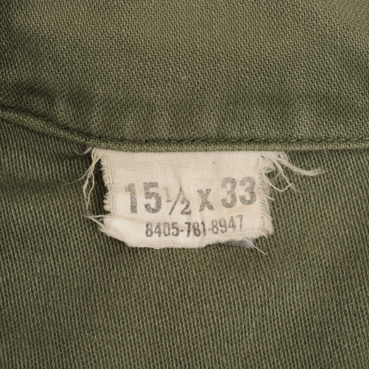 VINTAGE US ARMY 1970S VIETNAM WAR UTILITY SATEEN SHIRT P64 PATCH SIZE 15 1/2 X33(Vintage Us Army 1970s Vietnam War Utility Sateen Shirt P64 Patch Size 15 1 2 X 33) 4 VINTAGE US ARMY 1970S VIETNAM WAR UTILITY SATEEN SHIRT P64 PATCH SIZE 15 1/2 X33(Vintage Us Army 1970s Vietnam War Utility Sateen Shirt P64 Patch Size 15 1 2 X 33) - Image 4