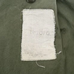 VINTAGE USAF US AIR FORCE M1965 M65 FIELD JACKET PATCHED 1970S MEDIUM SHORT(Vintage Usaf Us Air Force M1965 M65 Field Jacket Patched 1970s Medium Short) -Rare Gear USA Shop DSC 3526