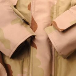 VINTAGE US ARMY ECWCS PARKA DESERT GORETEX CAMO 2002 SIZE MEDIUM LONG DEADSTOCK NOS(Copy Of Vintage Us Army Ecwcs Parka Desert Goretex Camo 2004 Size Large Short) -Rare Gear USA Shop DSC 3853