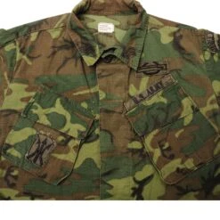 VINTAGE US ARMY TROPICAL COMBAT JACKET 5TH PATTERN ERDL 1969 VIETNAM WAR SIZE MEDIUM SHORT WITCH PATCHES(Vintage Us Army Tropical Combat Jacket 5th Pattern Erdl 1969 Vietnam War Size Medium Short Witch Patches) -Rare Gear USA Shop DSC 4995 1