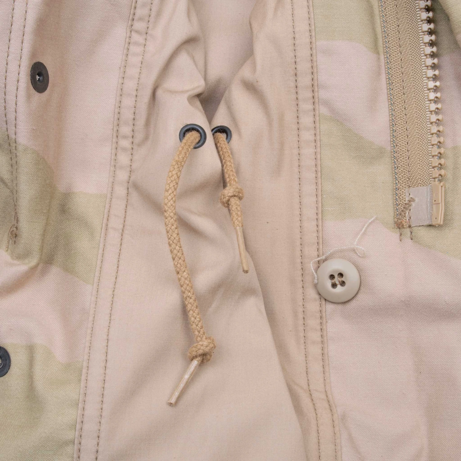 VINTAGE US ARMY M65 FIELD JACKET DESERT CAMO 1989 LARGE REGULAR DEADSTOCK NOS(Vintage Us Army M65 Field Jacket Desert Camo 1989 Large Regular Deadstock Nos 6) 5 VINTAGE US ARMY M65 FIELD JACKET DESERT CAMO 1989 LARGE REGULAR DEADSTOCK NOS(Vintage Us Army M65 Field Jacket Desert Camo 1989 Large Regular Deadstock Nos 6) - Image 5