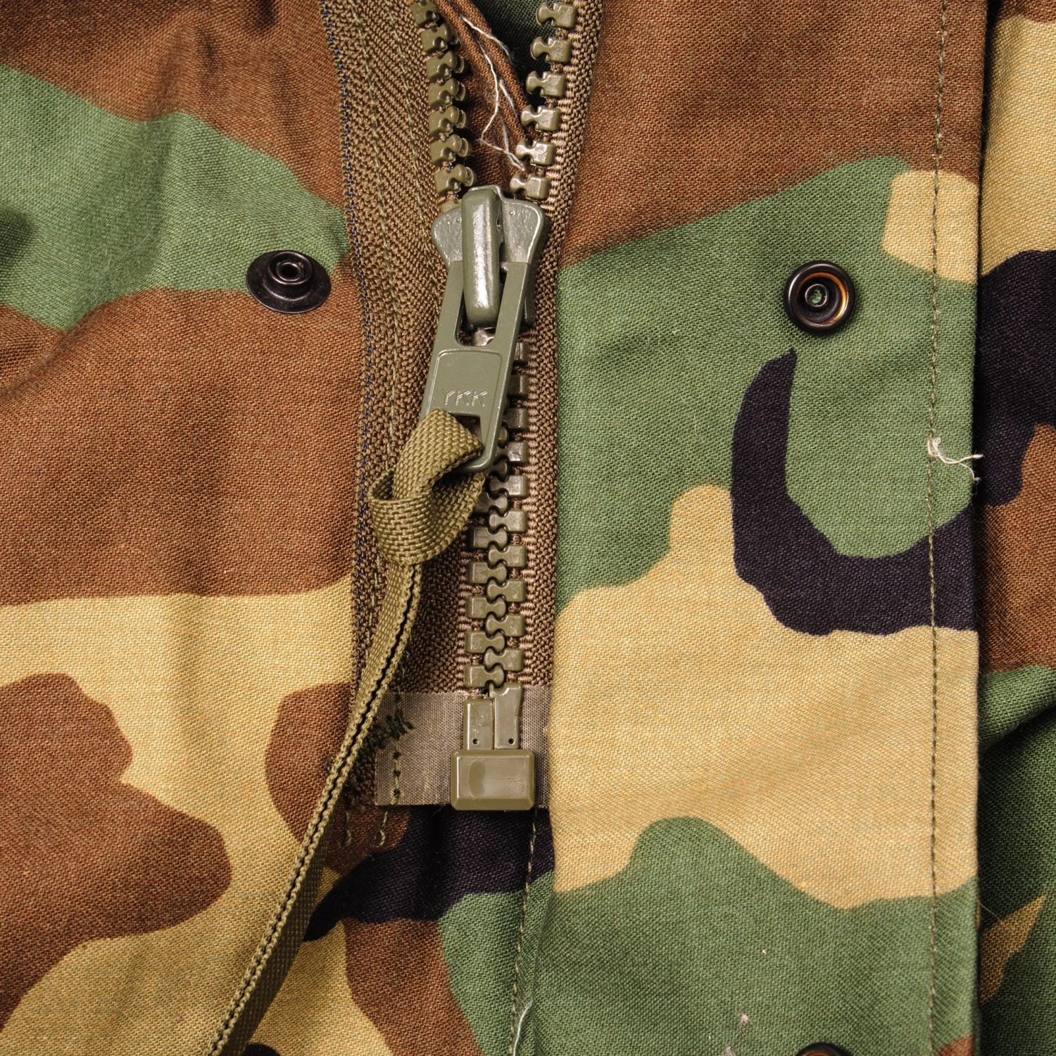 VINTAGE US ARMY M-1965 M65 WOODLAND CAMO FIELD JACKET 1999 SIZE MEDIUM REGULAR WITH PATCH.(Vintage Us Army M 1965 M65 Erdl Field Jacket 1996 Size Large Regular 1) 6 VINTAGE US ARMY M-1965 M65 WOODLAND CAMO FIELD JACKET 1999 SIZE MEDIUM REGULAR WITH PATCH.(Vintage Us Army M 1965 M65 Erdl Field Jacket 1996 Size Large Regular 1) - Image 6