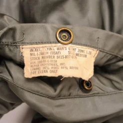 VINTAGE US AIR FORCE L-2B FLIGHT JACKET 1968 VIETNAM WAR SIZE MEDIUM PATCH(Vintage Us Air Force L 2b Flight Jacket 1968 Vietnam War Size Medium) -Rare Gear USA Shop DSC 6165 1