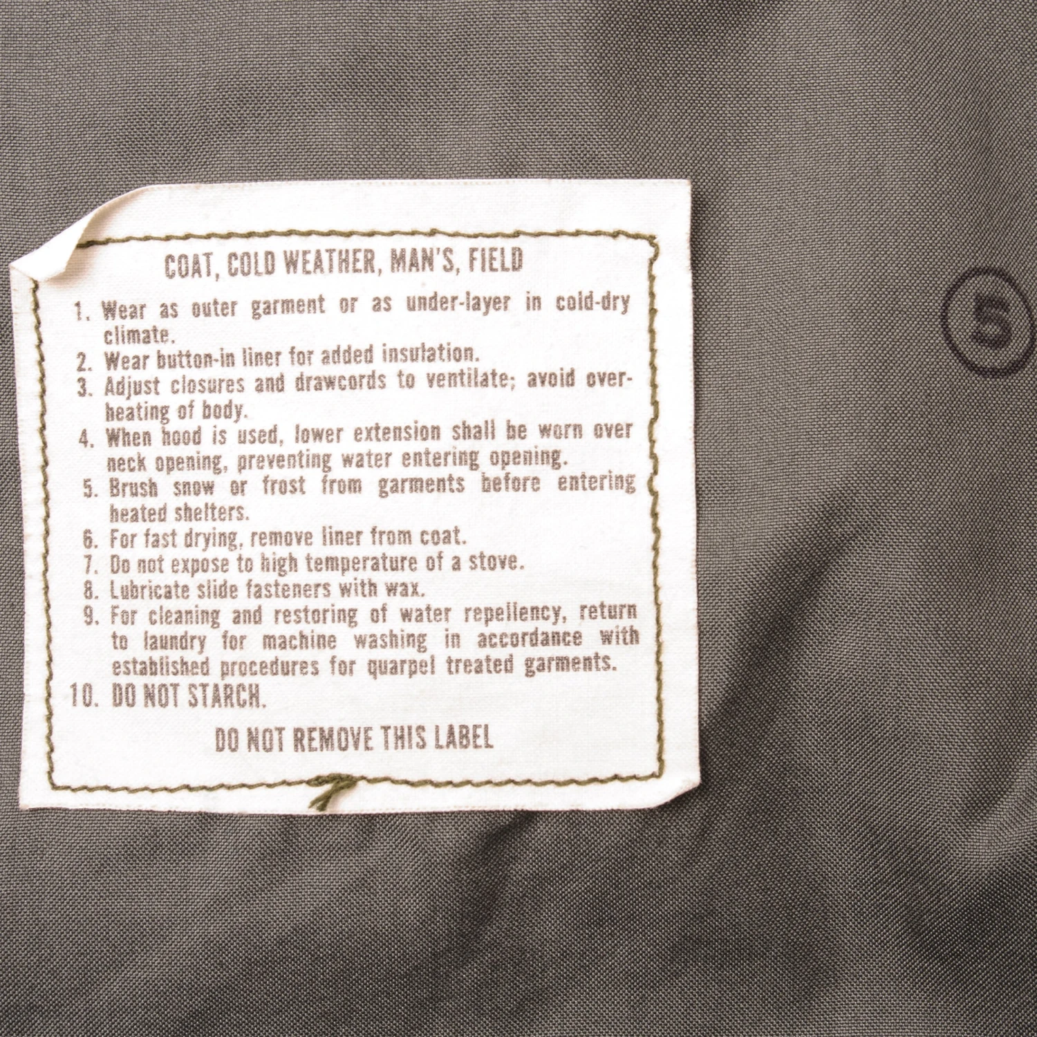 VINTAGE US ARMY M-1965 M65 FIELD JACKET 1972 VIETNAM WAR SIZE SMALL LONG PATCHED WITH LINER(Vintage Us Army M 1965 M65 Field Jacket 1972 Vietnam War Size Small Long Patched With Liner) 6 VINTAGE US ARMY M-1965 M65 FIELD JACKET 1972 VIETNAM WAR SIZE SMALL LONG PATCHED WITH LINER(Vintage Us Army M 1965 M65 Field Jacket 1972 Vietnam War Size Small Long Patched With Liner) - Image 6