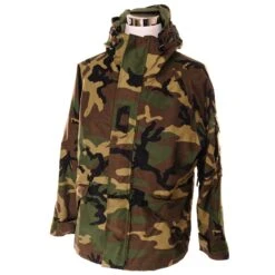 VINTAGE US ARMY GORETEX WOODLAND CAMO ECWCS PARKA 2002 SIZE LARGE SHORT(Vintage Us Army Goretex Woodland Camo Ecwcs Parka 2002 Size Large Short)