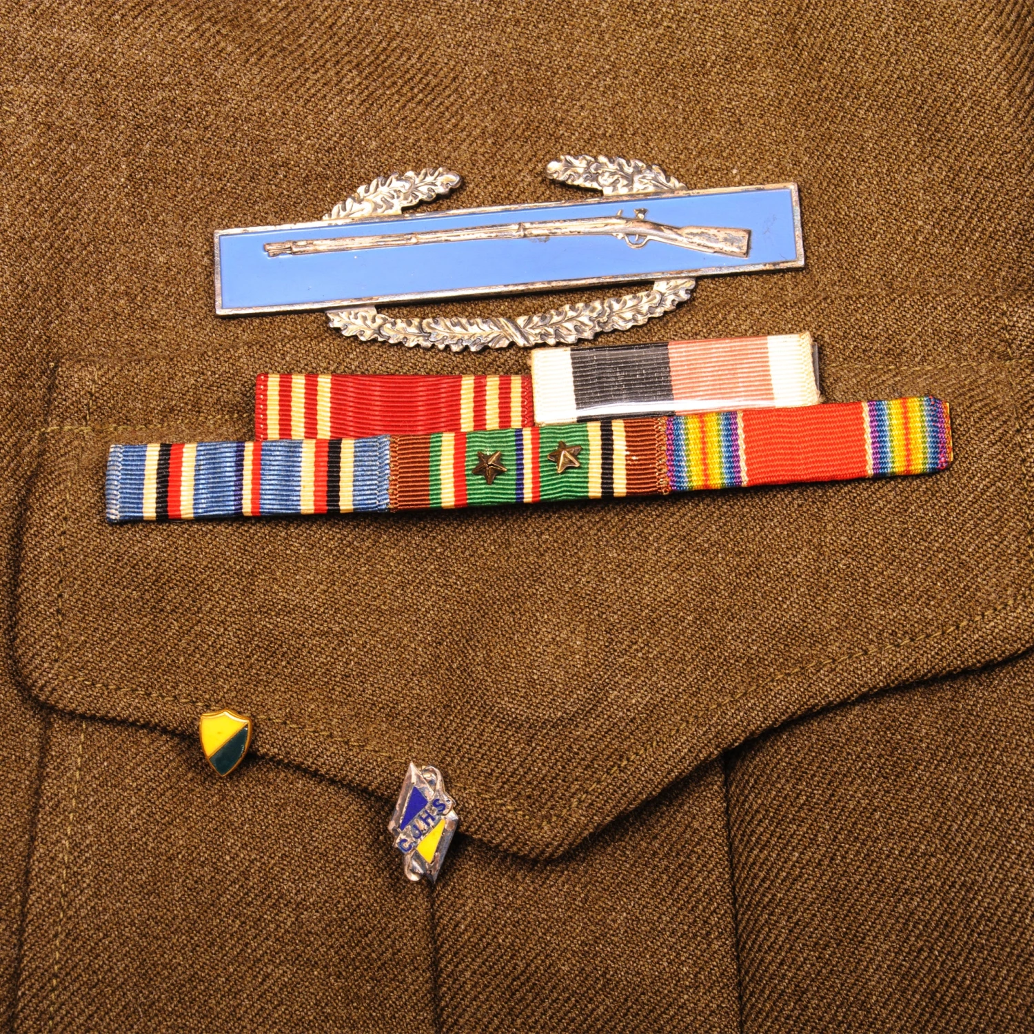 VINTAGE US ARMY WOOL FIELD JACKET WW2 ERA SIZE 34S WITH PATCHES, INSIGNIAS AND RIBBONS(Vintage Us Army Wool Field Jacket Size 34s With Patches Insignias And Ribbons) 14 VINTAGE US ARMY WOOL FIELD JACKET WW2 ERA SIZE 34S WITH PATCHES, INSIGNIAS AND RIBBONS(Vintage Us Army Wool Field Jacket Size 34s With Patches Insignias And Ribbons) - Image 14