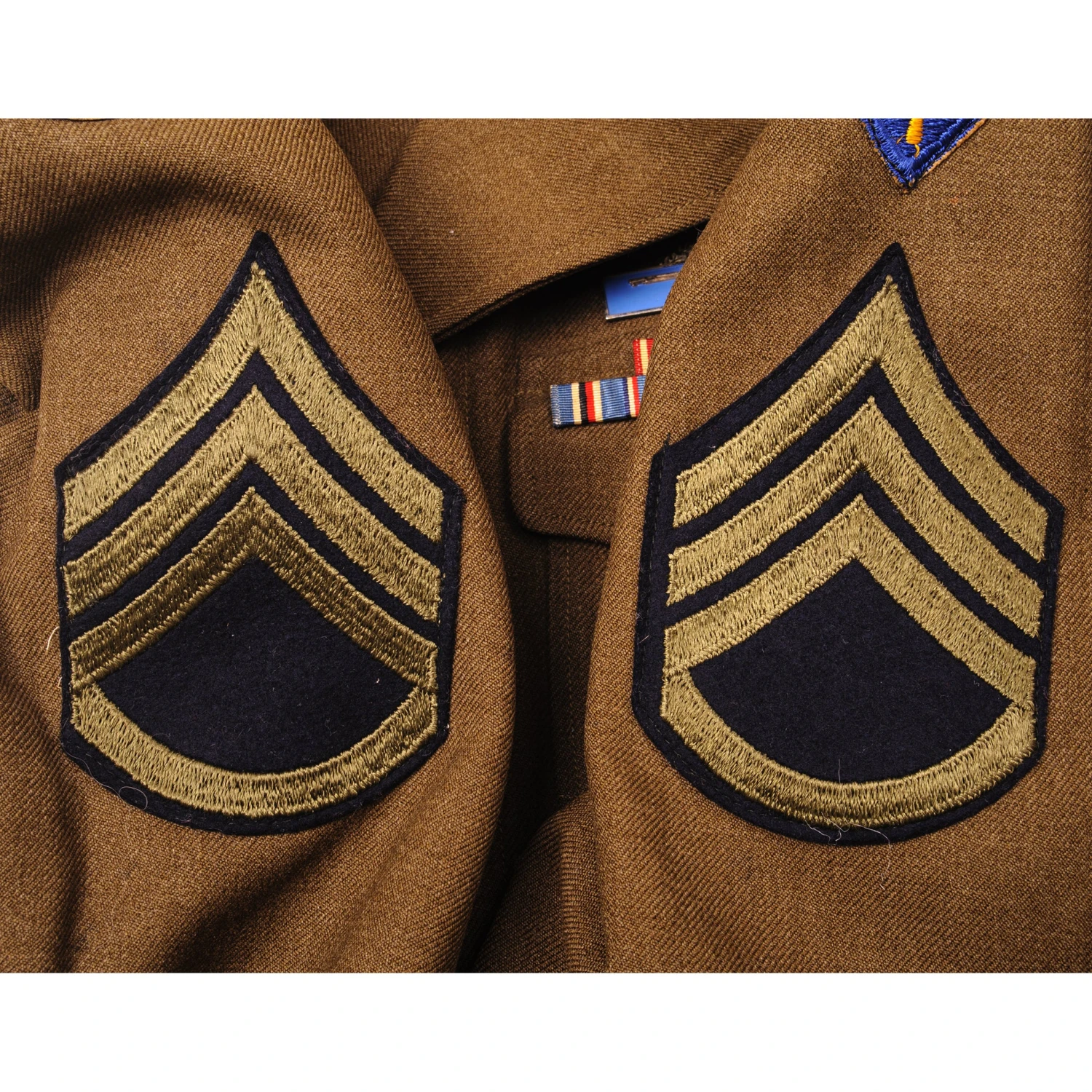 VINTAGE US ARMY WOOL FIELD JACKET WW2 ERA SIZE 34S WITH PATCHES, INSIGNIAS AND RIBBONS(Vintage Us Army Wool Field Jacket Size 34s With Patches Insignias And Ribbons) 9 VINTAGE US ARMY WOOL FIELD JACKET WW2 ERA SIZE 34S WITH PATCHES, INSIGNIAS AND RIBBONS(Vintage Us Army Wool Field Jacket Size 34s With Patches Insignias And Ribbons) - Image 9