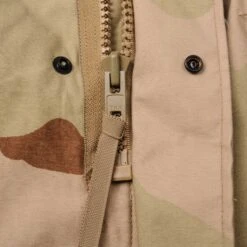 VINTAGE US ARMY M-1965 M65 FIELD JACKET DESERT CAMO 1999 SIZE LARGE REGULAR DEADSTOCK(Vintage Us Army M 1965 M65 Field Jacket 1999 Size Large Regular Deadstock) -Rare Gear USA Shop DSC 7507 1