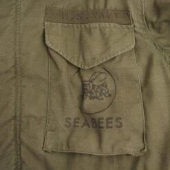 VINTAGE US NAVY SEABEES M-1965 M65 1985 FIELD JACKET STENCIL SIZE MEDIUM REG(Copy Of Vintage Us Army M 1965 M65 1984 Field Jacket Size Medium Regular) -Rare Gear USA Shop DSC 7972 df40ffaf dd7f 49da 937b 78bccadd7fef
