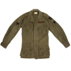 VINTAGE US ARMY TROPICAL COMBAT JACKET FIRST PATTERN 1963 VIETNAM WAR SIZE SMALL LONG WITH PATCHES(Vintage Us Army Tropical Combat Jacket First Pattern 1963 Vietnam War Size Small Long With Patches)