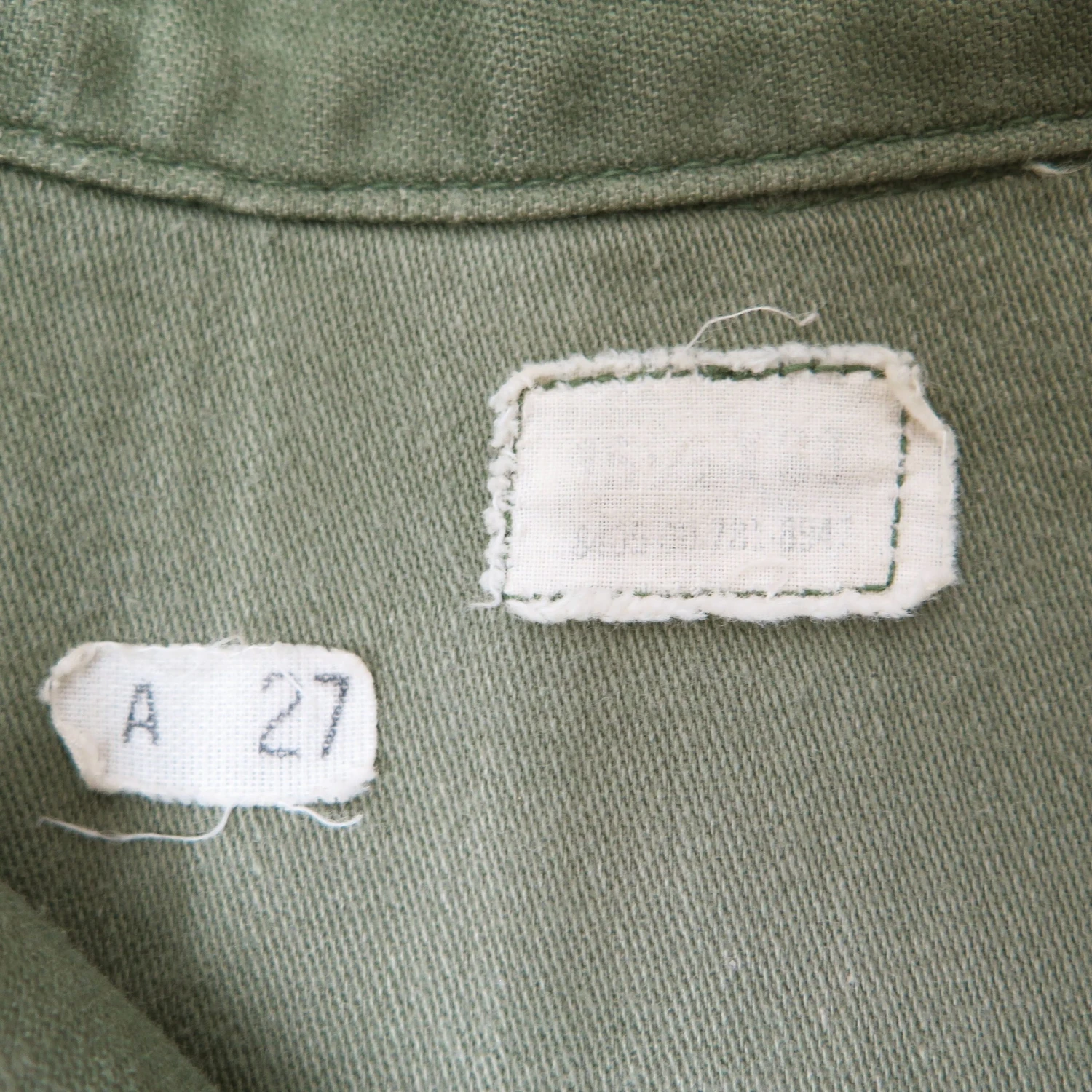 VINTAGE US ARMY UTILITY SHIRT P64 1976 26TH INFANTRY PATCHS SIZE 15 1/2 X 33(Us Army 1976 Vietnam Shirt Utility 26th Infantry Division Pilot Aviator Patched) 4 VINTAGE US ARMY UTILITY SHIRT P64 1976 26TH INFANTRY PATCHS SIZE 15 1/2 X 33(Us Army 1976 Vietnam Shirt Utility 26th Infantry Division Pilot Aviator Patched) - Image 4