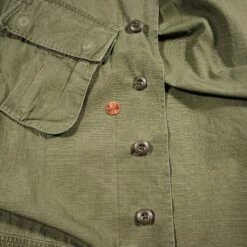 US ARMY 1969 VIETNAM TROPICAL COMBAT JACKET 5TH PATTERN UTILITY GROUND FORCE LIEUTENANT QUARTERMASTER(Us Army 1969 Vietnam Shirt Utility Ground Force Lieutenant Quartermaster) 15 US ARMY 1969 VIETNAM TROPICAL COMBAT JACKET 5TH PATTERN UTILITY GROUND FORCE LIEUTENANT QUARTERMASTER(Us Army 1969 Vietnam Shirt Utility Ground Force Lieutenant Quartermaster) -Rare Gear USA Shop armys0122brokenbutton