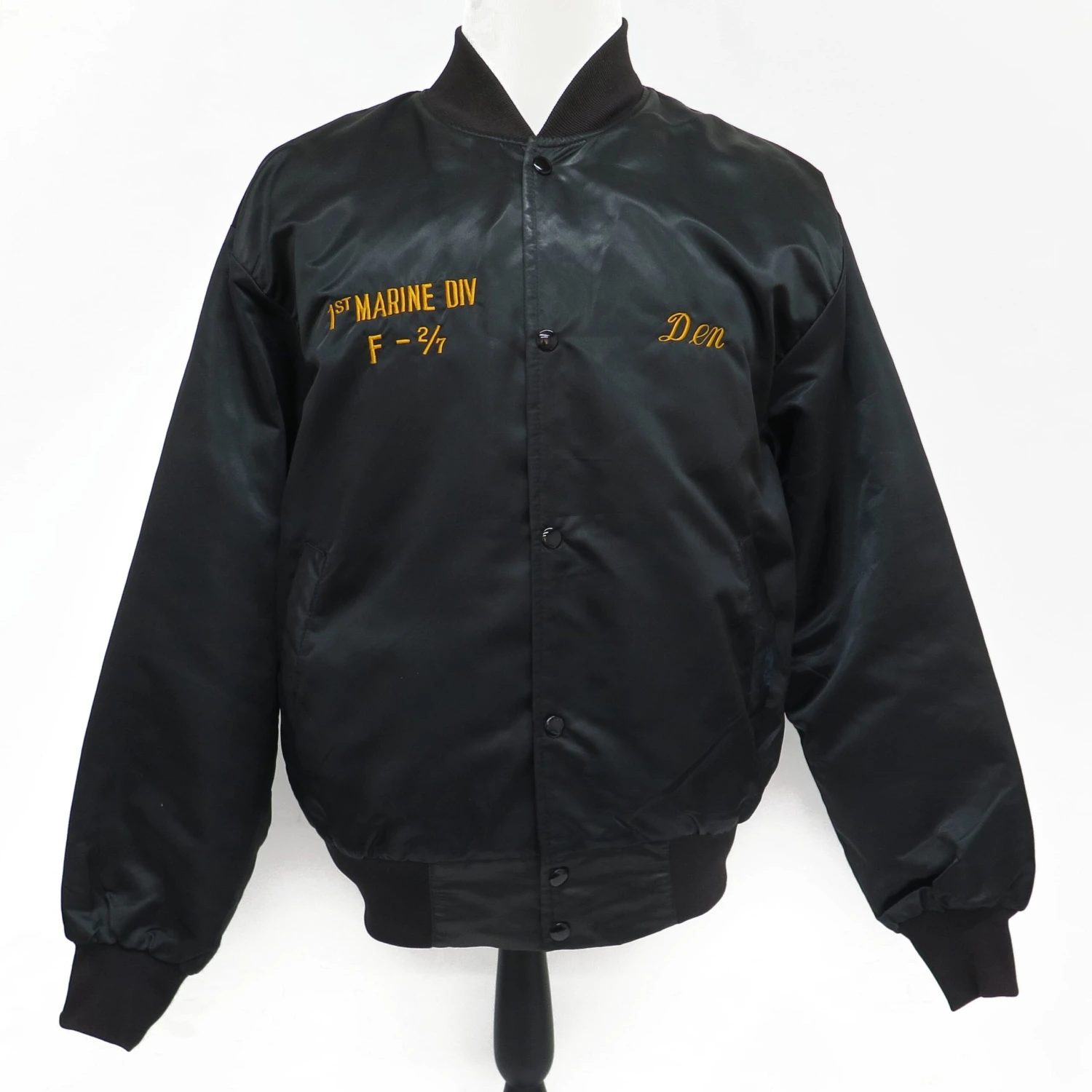 VIETNAM VETERAN USMC 1966/67 TOUR BOMBER SOUVENIR JACKET 1ST MARINE DIVISION SIZE LARGE(Vietnam Veteran Usmc 1966 67 Tour Bomber Jacket 1st Marine Division) 2 VIETNAM VETERAN USMC 1966/67 TOUR BOMBER SOUVENIR JACKET 1ST MARINE DIVISION SIZE LARGE(Vietnam Veteran Usmc 1966 67 Tour Bomber Jacket 1st Marine Division) - Image 2