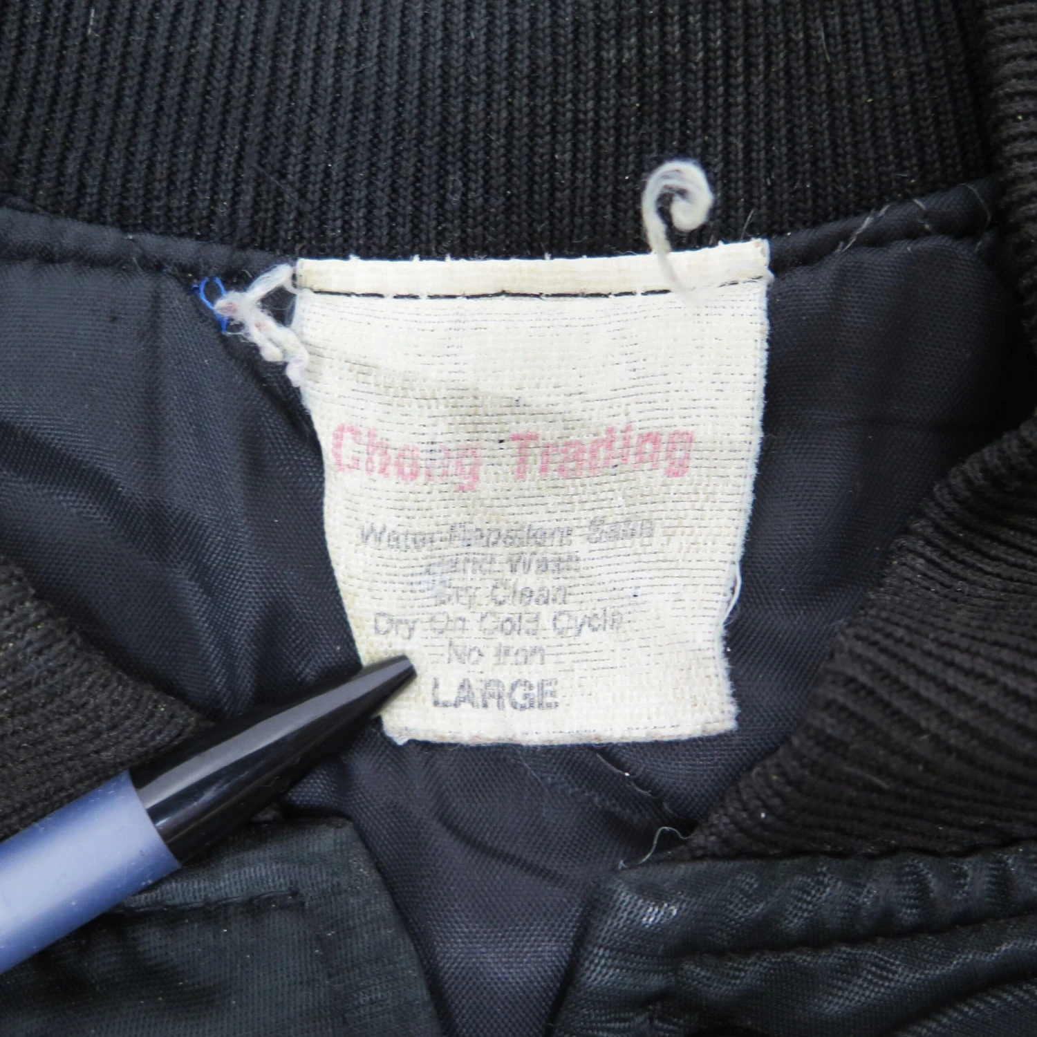 VIETNAM VETERAN USMC 1966/67 TOUR BOMBER SOUVENIR JACKET 1ST MARINE DIVISION SIZE LARGE(Vietnam Veteran Usmc 1966 67 Tour Bomber Jacket 1st Marine Division) 6 VIETNAM VETERAN USMC 1966/67 TOUR BOMBER SOUVENIR JACKET 1ST MARINE DIVISION SIZE LARGE(Vietnam Veteran Usmc 1966 67 Tour Bomber Jacket 1st Marine Division) - Image 6