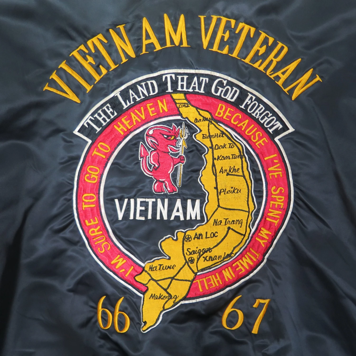 VIETNAM VETERAN USMC 1966/67 TOUR BOMBER SOUVENIR JACKET 1ST MARINE DIVISION SIZE LARGE(Vietnam Veteran Usmc 1966 67 Tour Bomber Jacket 1st Marine Division) 4 VIETNAM VETERAN USMC 1966/67 TOUR BOMBER SOUVENIR JACKET 1ST MARINE DIVISION SIZE LARGE(Vietnam Veteran Usmc 1966 67 Tour Bomber Jacket 1st Marine Division) - Image 4