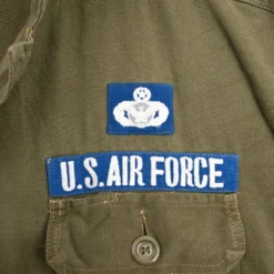 VINTAGE USAF 1960S VIETNAM WAR SHORT SLEEVE UTILITY SATEEN SHIRT PATCH MEDIUM(Vintage Usaf Air Force 1974 Vietnam War Utility Sateen Shirt Patch Size Medium) -Rare Gear USA Shop dsc 3596