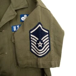 VINTAGE USAF 1960S VIETNAM WAR SHORT SLEEVE UTILITY SATEEN SHIRT PATCH MEDIUM(Vintage Usaf Air Force 1974 Vietnam War Utility Sateen Shirt Patch Size Medium) -Rare Gear USA Shop dsc 3599