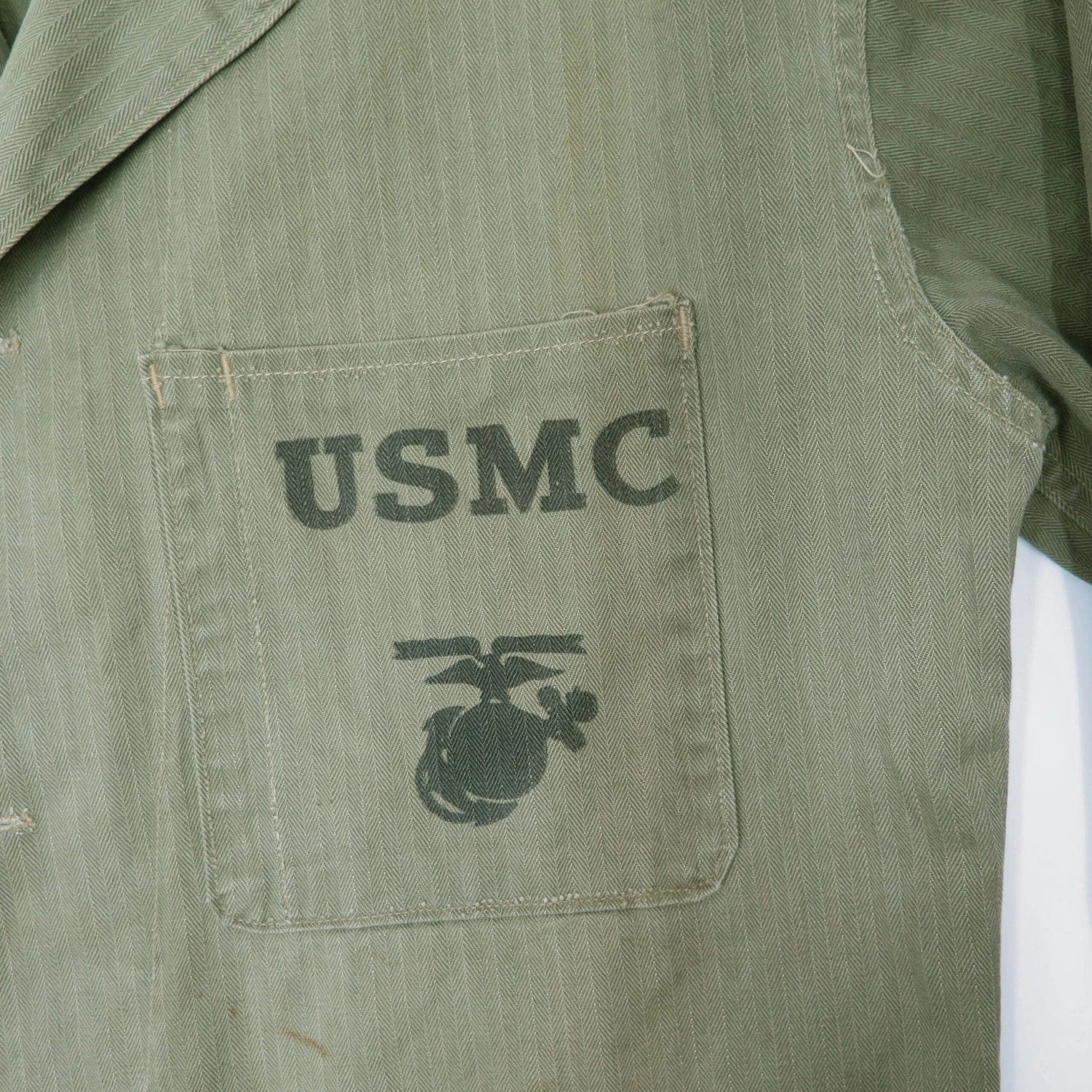 USMC US MARINE CORPS UTILITY SHIRT HBT HERRINGBONE TWILL 1940's WW2 USMC STENCIL SIZE MEDIUM(Ww2 Usmc Herringbone Stencil Shirt 1940s) 3 USMC US MARINE CORPS UTILITY SHIRT HBT HERRINGBONE TWILL 1940's WW2 USMC STENCIL SIZE MEDIUM(Ww2 Usmc Herringbone Stencil Shirt 1940s) - Image 3